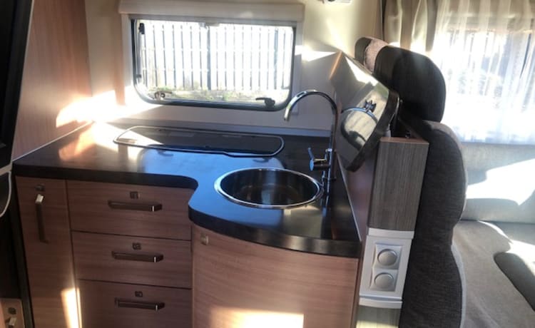 Fully equipped 4p camper Knaus 700MEG, length beds, pull-down bed