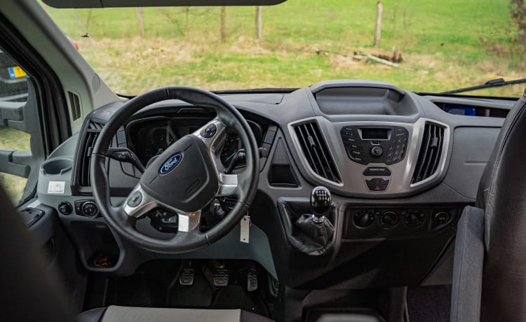 Luxe  4p camper – 4p Ford semi-integrated uit 2015