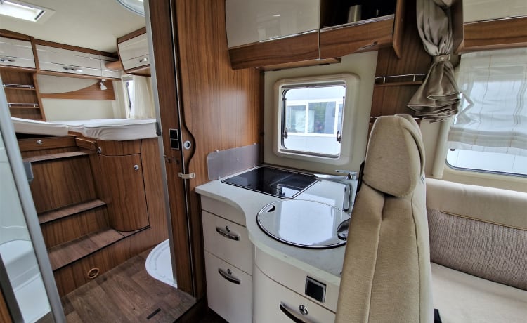 Hymer Family motorhome, semi-integrated 4 pers from 2016