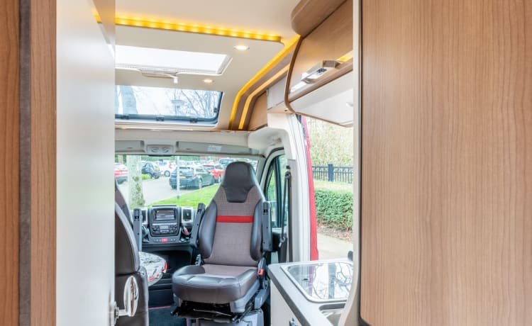 Bus camper Malibu 600 DB GT in perfette condizioni per 2 persone (Sdam)