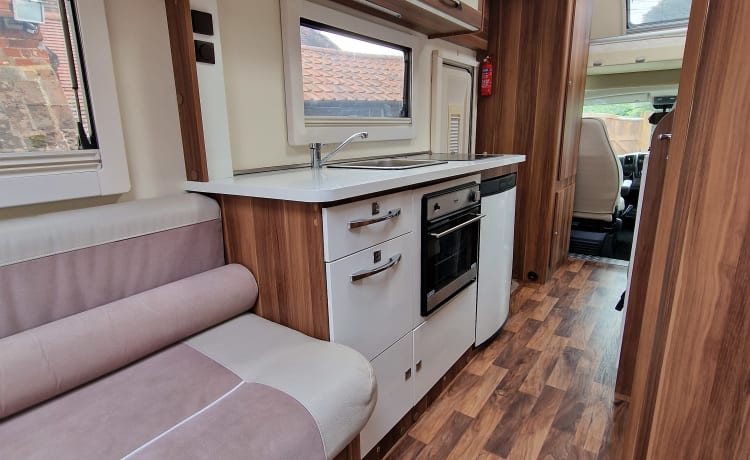 Roly 2 – Roller Team 746 - 6 Berth & 6 Travel seats - Great family vehicle  - Auto