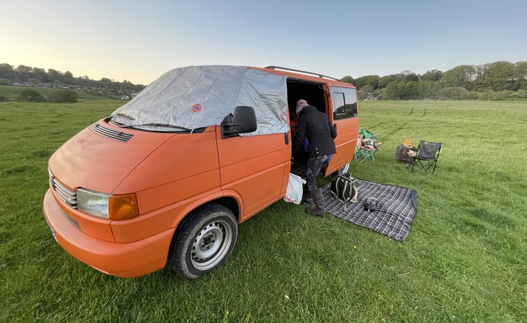 Orange Beast – 2 berth Volkswagen bus from 1996