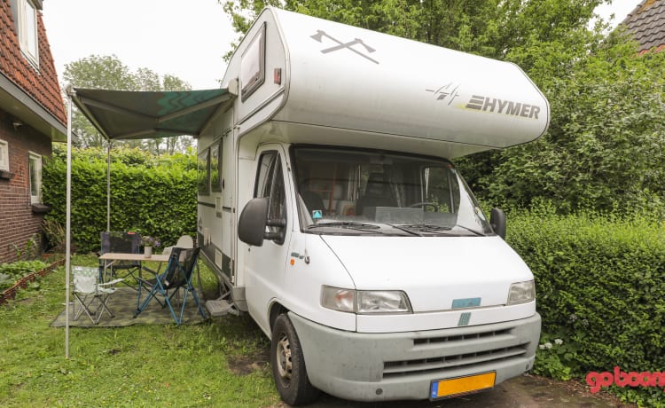 Camper familiare compatto e completo