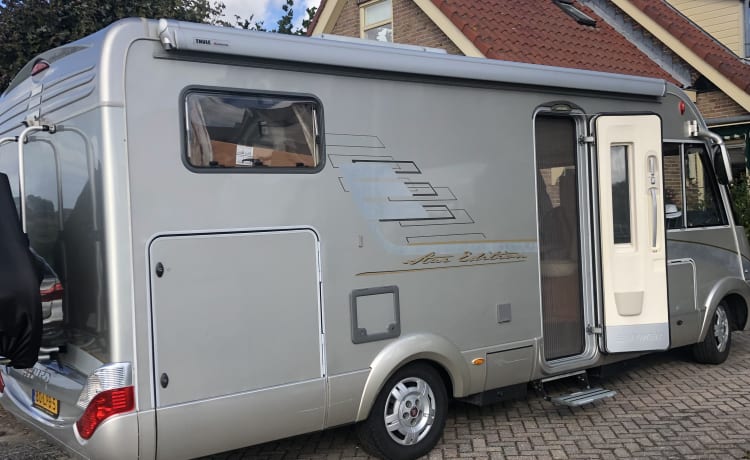 LUXE CAMPER – 4p Hymer integrated from 2010