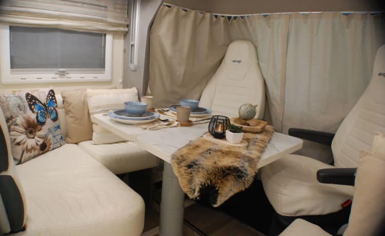 NU NIEUW IN DE VERHUUR – > Bijna nieuwe, Luxe, Complete, Camper voor 2-4p