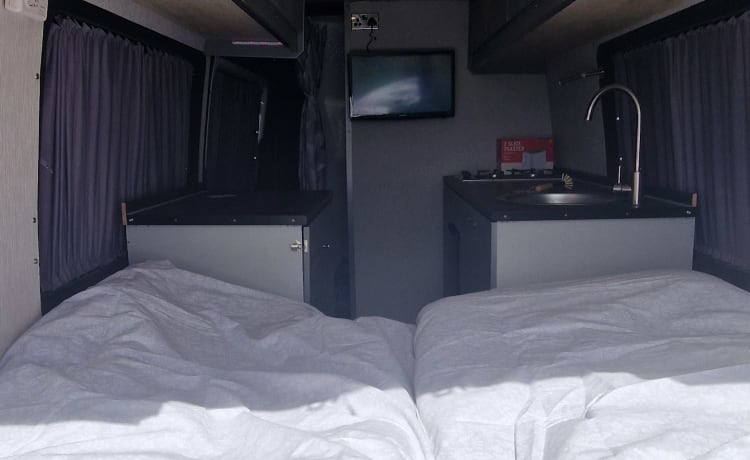 Dream Camper – Spacious LWB VW Crafter