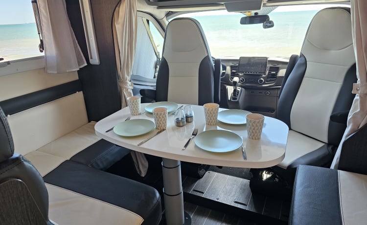 Camper Bolletje – Luxury 4p Roller Team semi-integrated from 2020