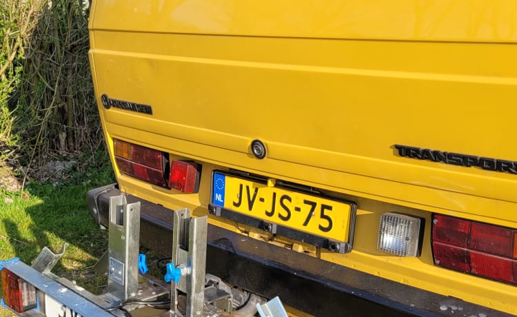 CHICO – gemütlicher, gepflegter, kanariengelber Oldtimer VW T3 zu vermieten!