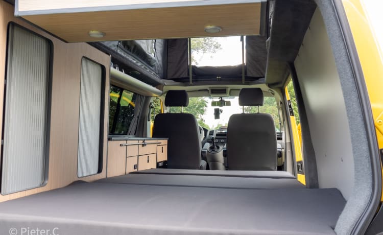 Yellow Submarine – Buscamper VW T5 Verlengd - Net een auto