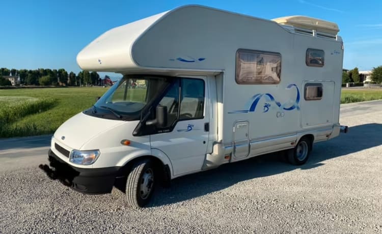 zs.servizi – Compacte reiscamper met 6 zitplaatsen en 6 bedden