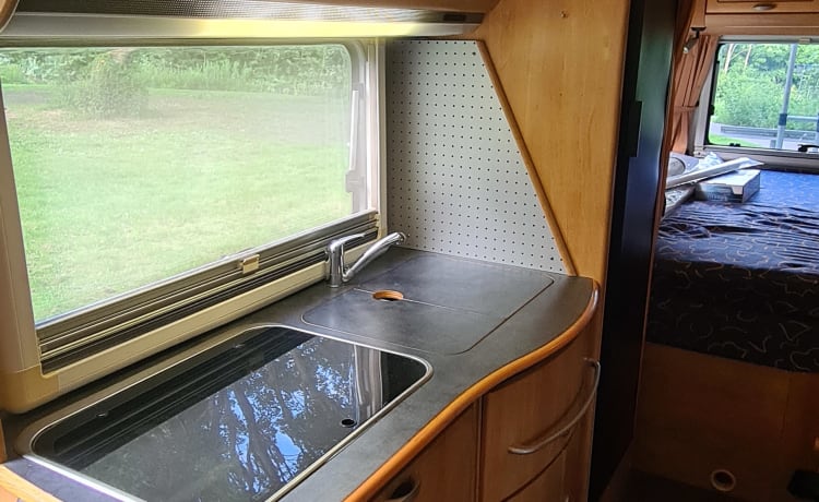 Familiencamper für 6 Personen. Hymer Integral aus dem Jahr 2000