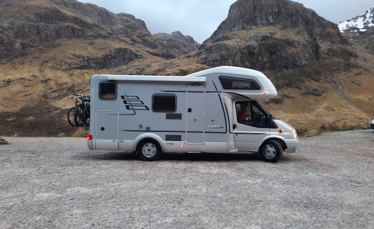 Family 6 berth Hymer alcove from 2007