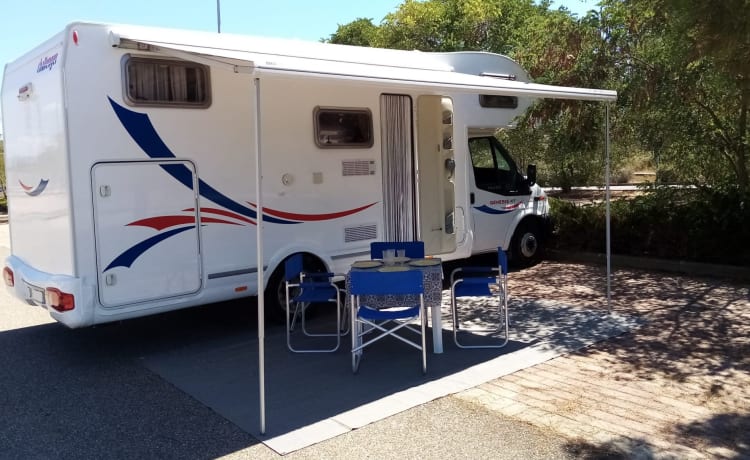 Camper voor 4 comfortabele stoelen