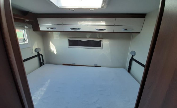 MCLouis2015 – Luxury family camper fully furnished with spacious seating area