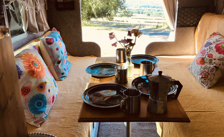 Sybil – 5 Berth Family Van Ready for Adventure