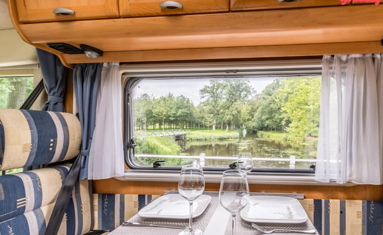 🌍 🚌 Super complete Hymer camper met 4 slaapplaatsen te huur🌟🌏