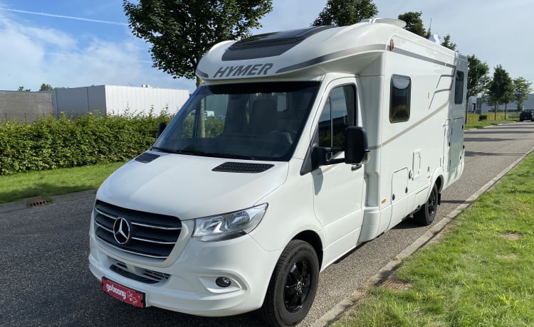 Vrijheid op wielen – Krachtige luxe Hymer Mercedes camper half-integraal uit 2019