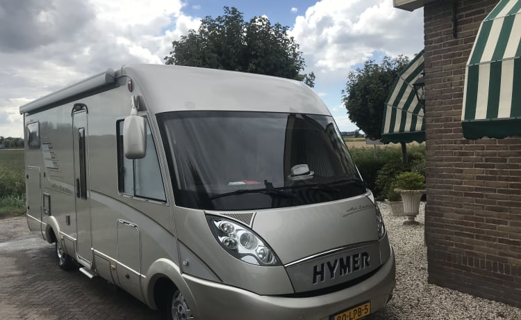 LUXE CAMPER – 4p Hymer integrated from 2010