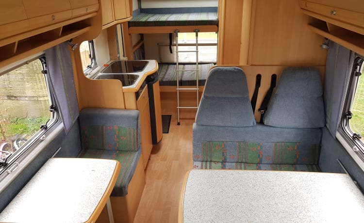 Spacious, cozy and complete family camper