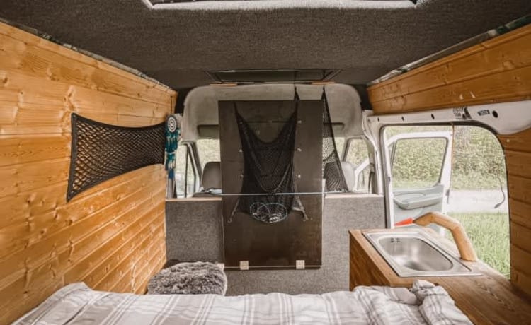 Sprinti – Grote Sprinter met een chique houten interieur en dakraam