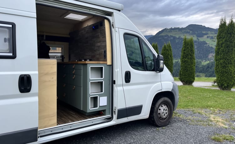 Monti – A l'aventure avec notre camping-car aménagé !