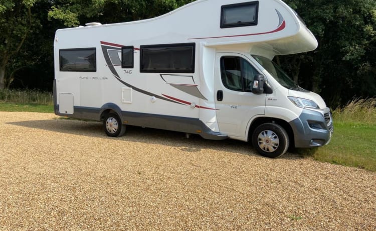 Elvis – 6 berth Roller Team Motorhome.  Fully Equipped.