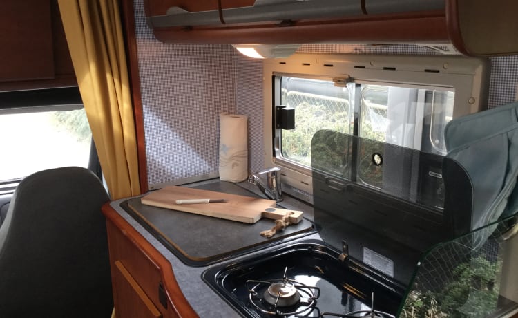 “Star” – Compacte semi-integraal camper 