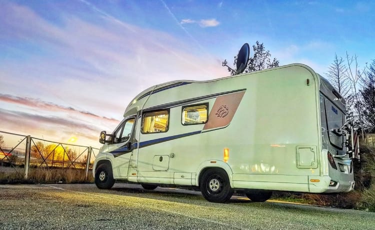 Rent a motorhome for 4 people cheaply, fully furnished