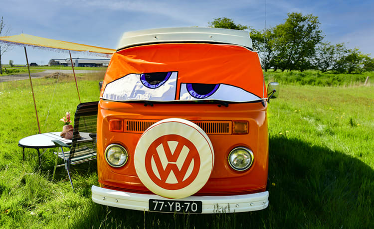 James – Klassischer Volkswagen T2b Camper von 1975