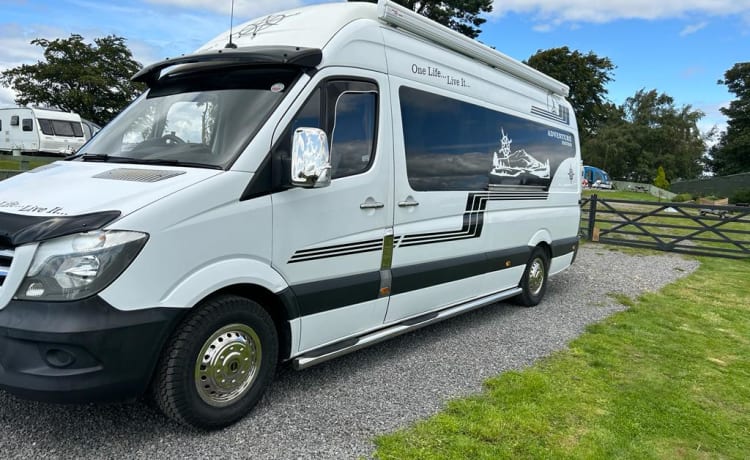 Mercedes-Benz camper met 4 slaapplaatsen uit 2015