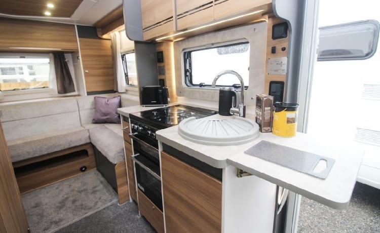 Adamo – Adamo 4 berth Ford semi-integrated from 2021