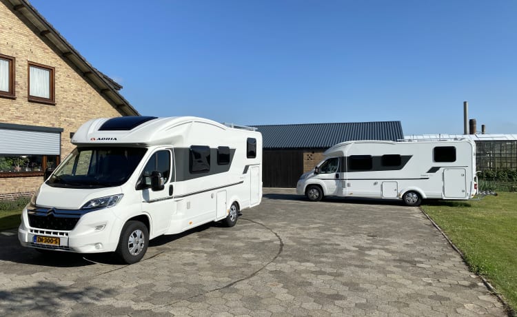 Adria matrix 670 SL model 2021 (4-5 pers/ compleet. voor vakantie)