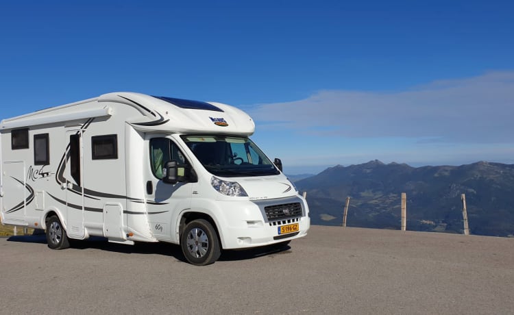 Zeer luxe, ruime en gezellige 4 persoons camper - Fiat McLouis MC4