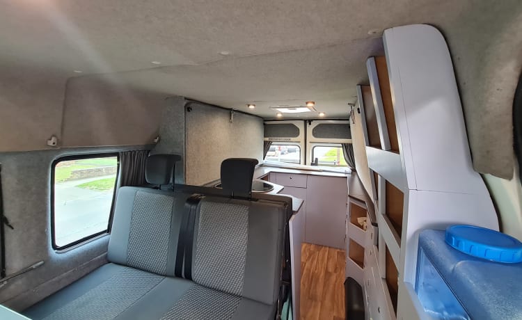 Family friendly, 5 berth camper for hire 