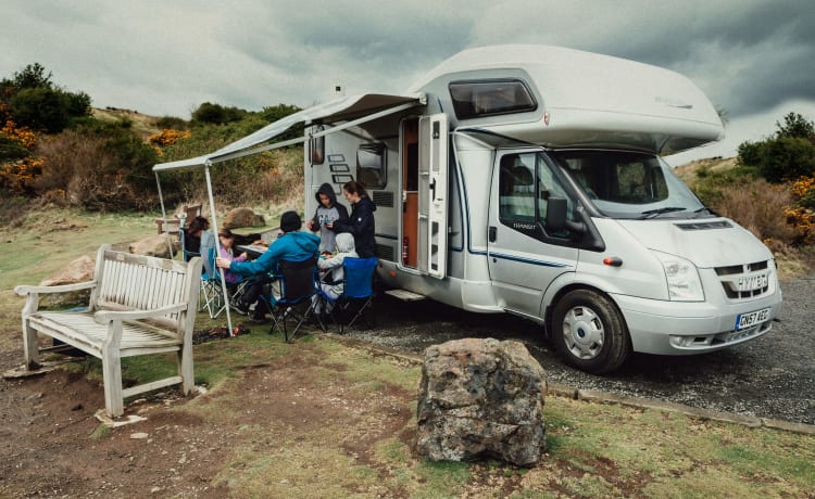 Hymer Alkoven mit 6 Schlafplätzen für die Familie aus dem Jahr 2007