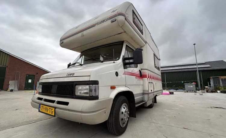 Last minute (-20%): Nice and complete camper for rent!