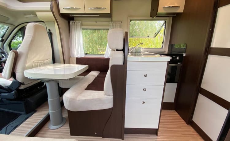 Lusso moderno 4 posti letto Benimar Motor Home