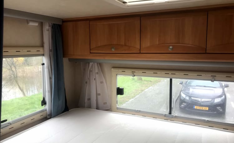 Bob – Spacious, cozy camper with air conditioning + navigation for family