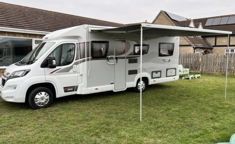 Eddie – Luxury 4 berth motorhome includes insurance and breakdown