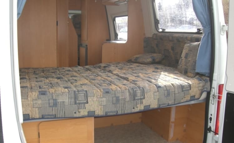 Compact bus camper with many functionalities