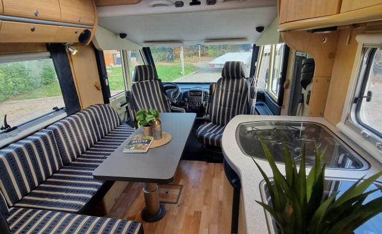 Huisje op wielen – Beautiful spacious integral camper