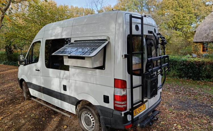 Compact camper ideal for 2 people