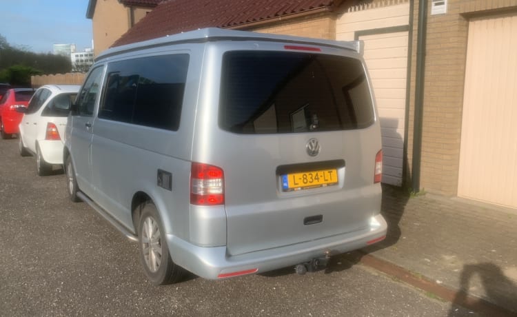 T5 Zilver – 4p Volkswagen bus uit 2012