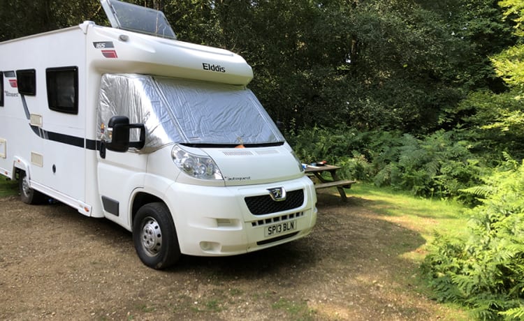 Eddie – Easy from Heathrow & C. London. Caravan park or Off-grid. Wifi included  