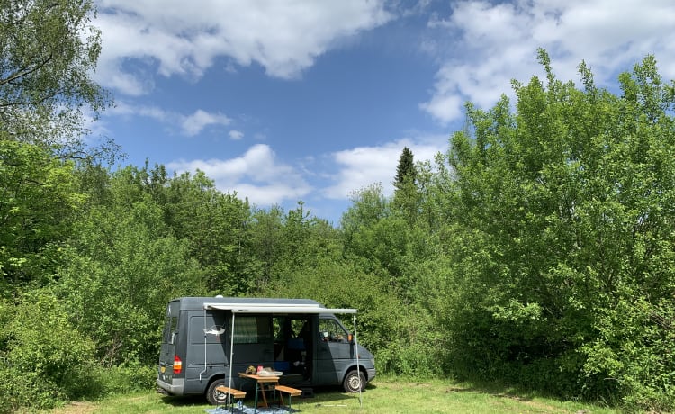 Gerrie – Droombus voor topvakantie! 2p Mercedes-Benz camperbus 5,5 meter