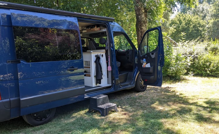 The Eagle – Bus Camper 2 Personen Renault Master 2016 (2 x Länge Bett!)
