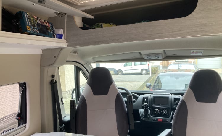 Suzy – Camperbus automaat 4p wacht op jouw avonturen!