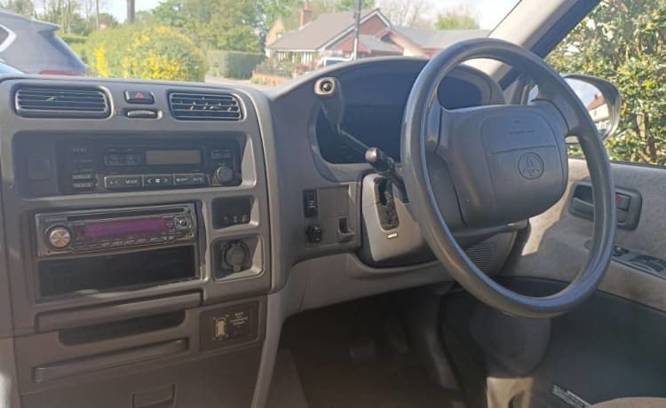 Dallas – 5 berth Toyota campervan from 1995