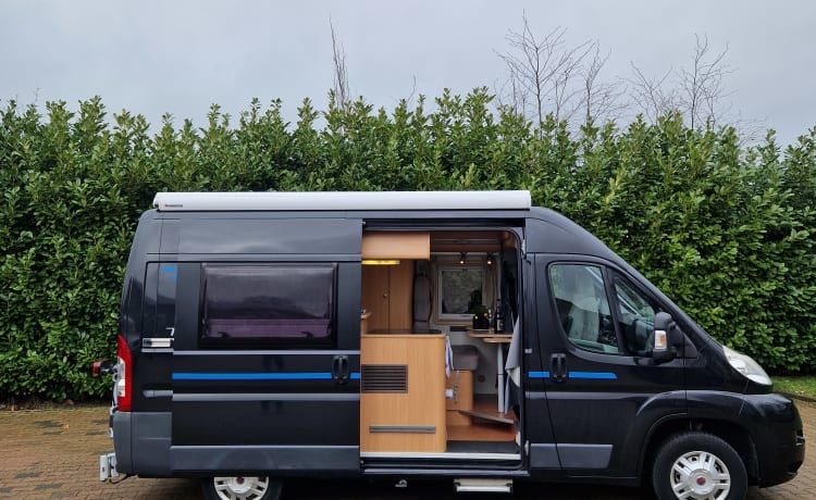 OFF-GRID – Very nice and fully equipped bus camper!