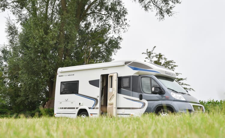 Camping-car bien équipé pour 4 personnes